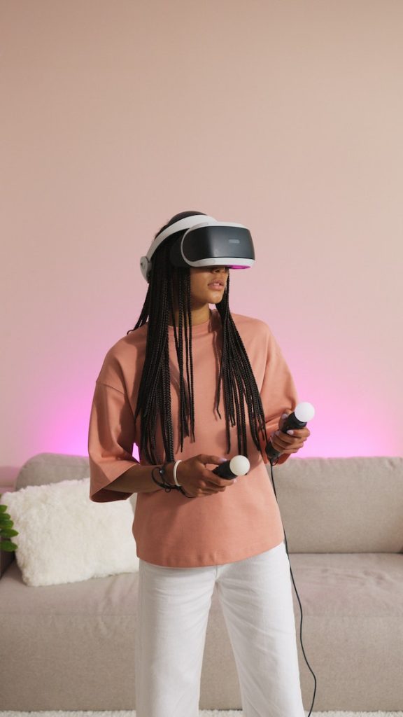VR headset gaming metaverse play to earn